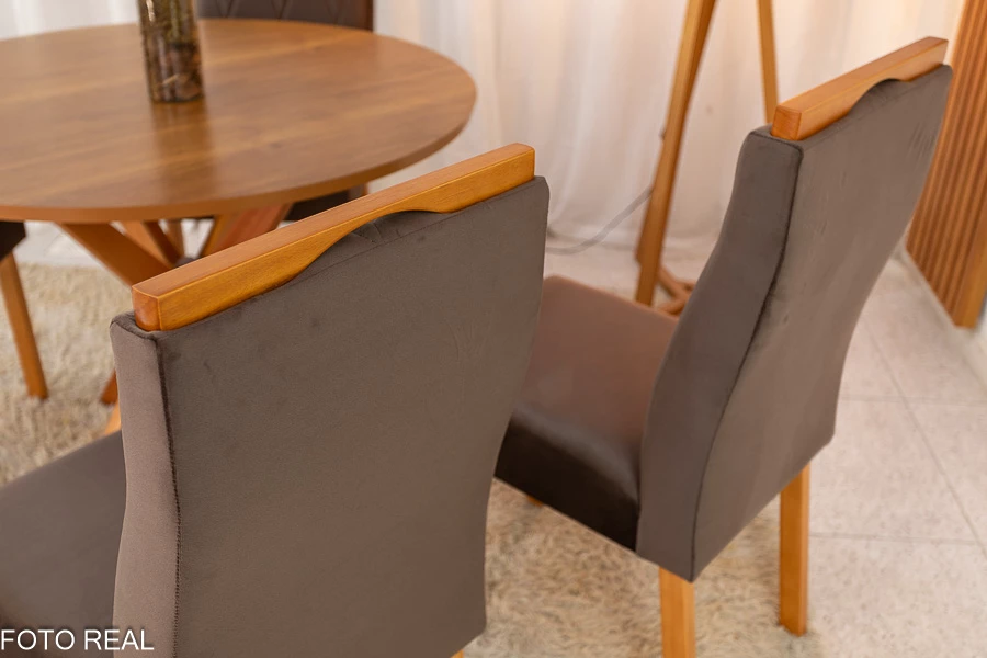 Mesa de Jantar Simpatia Tampo Redondo 108×108 Cinamomo 4 Cad. Lisboa Veludo Marrom 509 Madeira Maciça - Imagem 5
