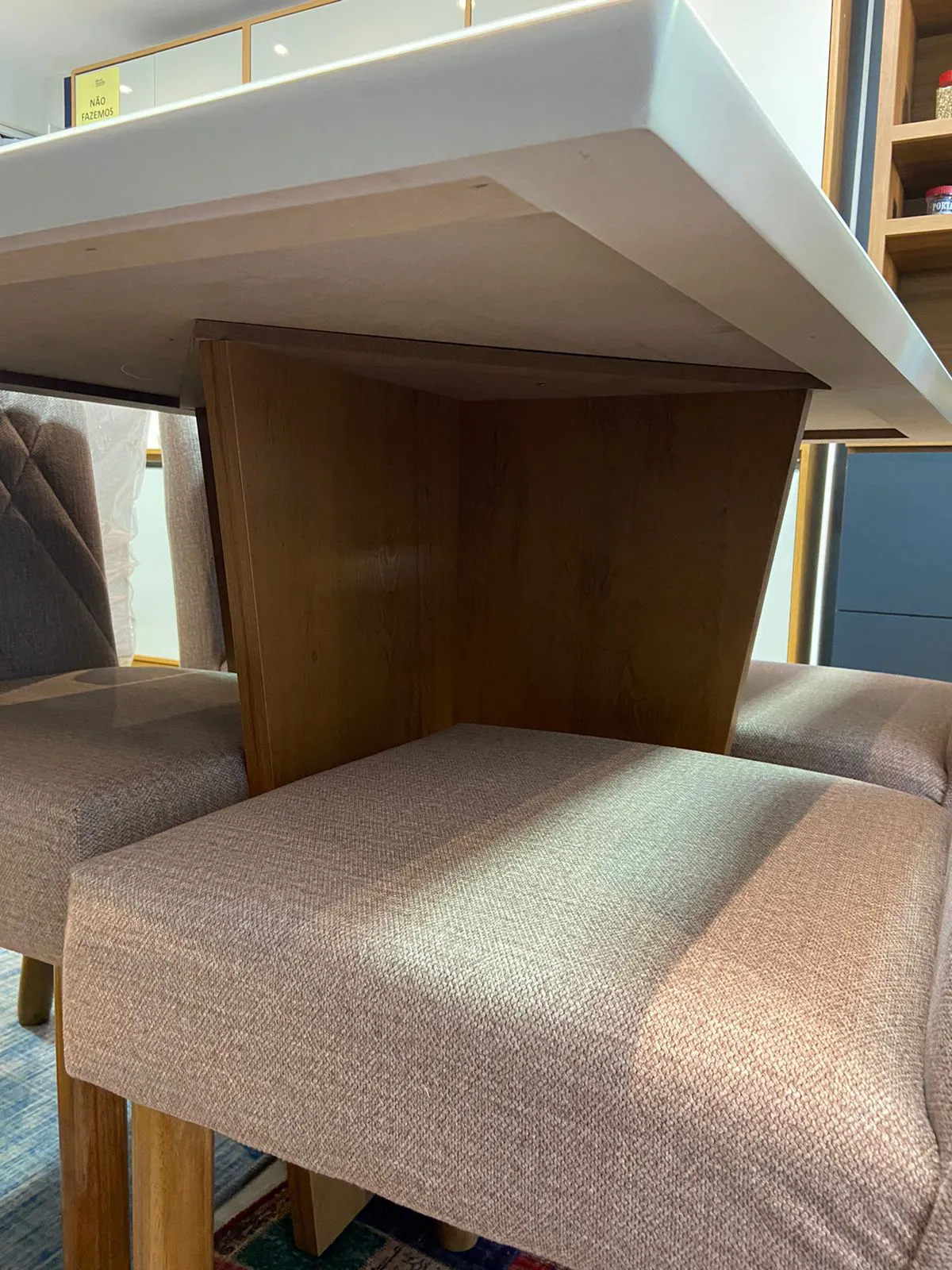 Mesa Alice 1,20×0,80M c/Vidro Cinamomo/Off c/4 Cadeiras Olga c/Puxador – Nyne - Imagem 2